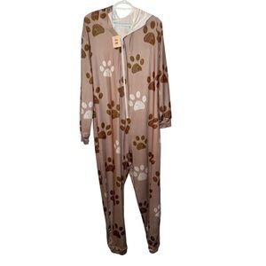 NWT- Pixie Lady paw print 🐾 🐾 footless pajamas.